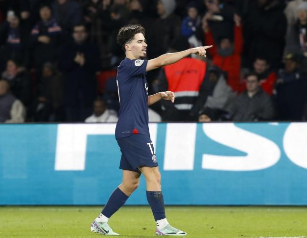 他告诉年轻 他告诉年轻