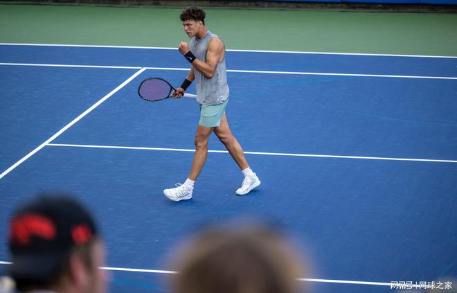 的表现不仅 的表现不仅